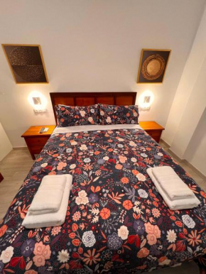 Edificio en centro Histórico malaga travel book apartamentos 11p